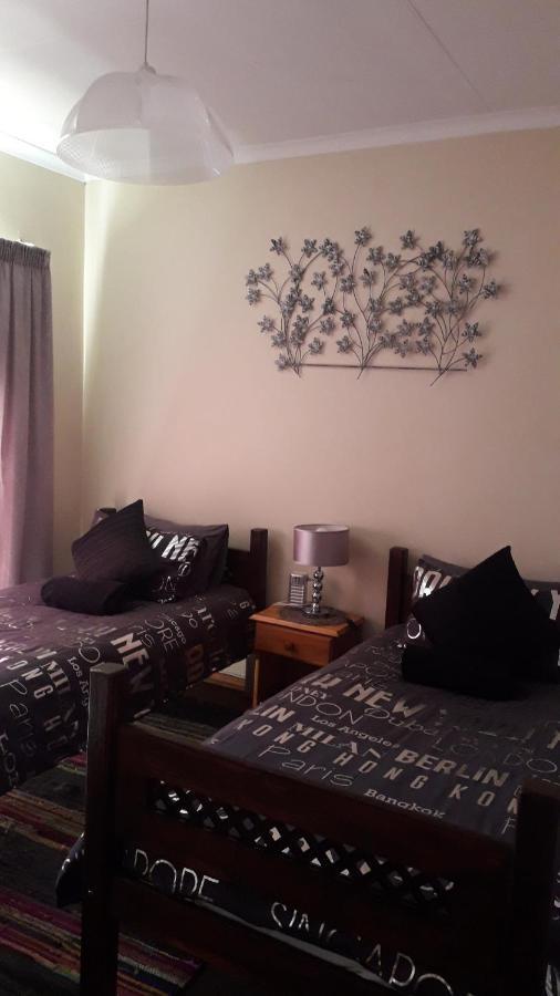 Pride Rock Accommodation Миделбург Екстериор снимка