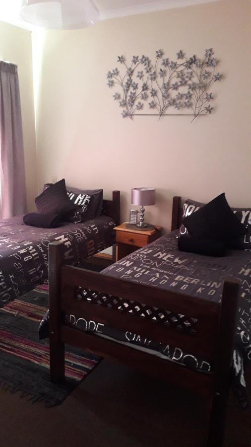 Pride Rock Accommodation Миделбург Екстериор снимка