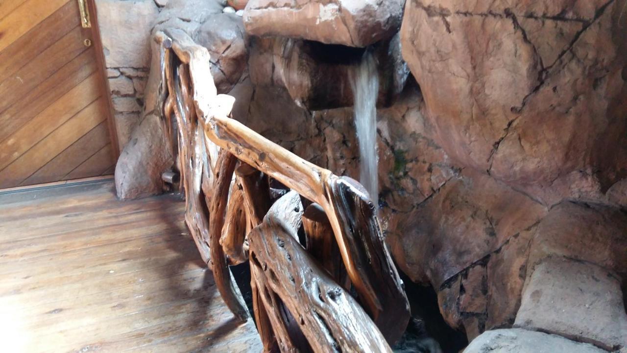 Pride Rock Accommodation Миделбург Екстериор снимка