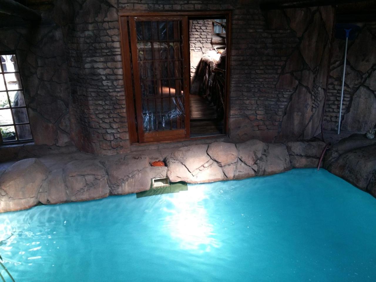 Pride Rock Accommodation Миделбург Екстериор снимка
