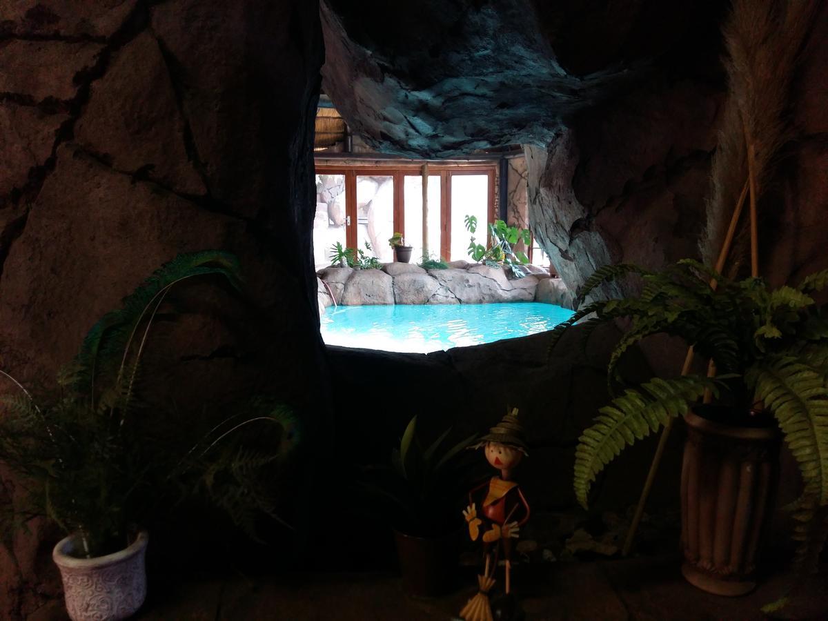 Pride Rock Accommodation Миделбург Екстериор снимка