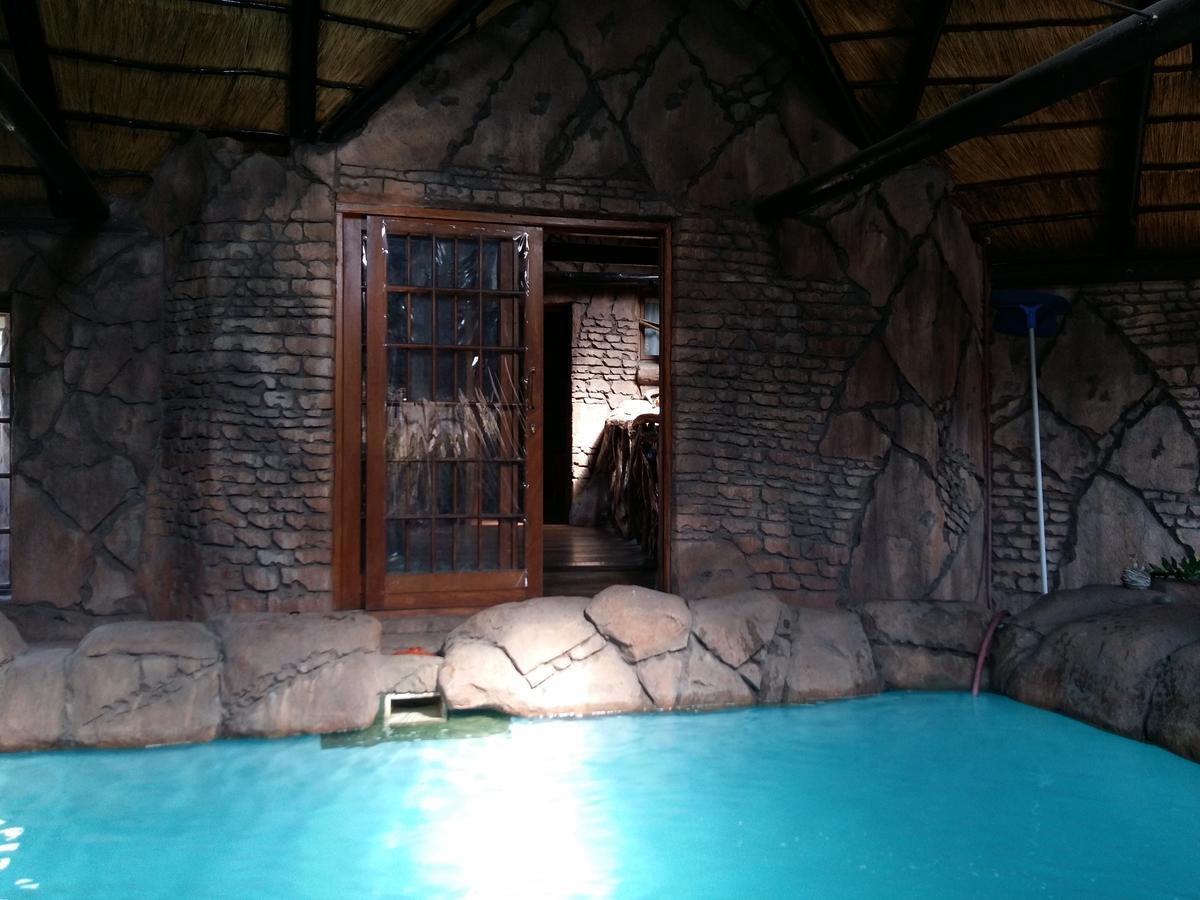 Pride Rock Accommodation Миделбург Екстериор снимка