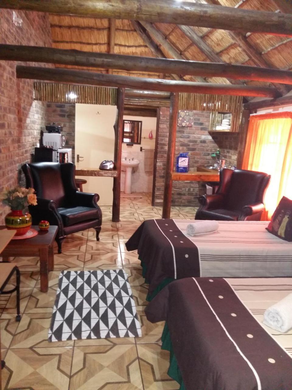 Pride Rock Accommodation Миделбург Екстериор снимка