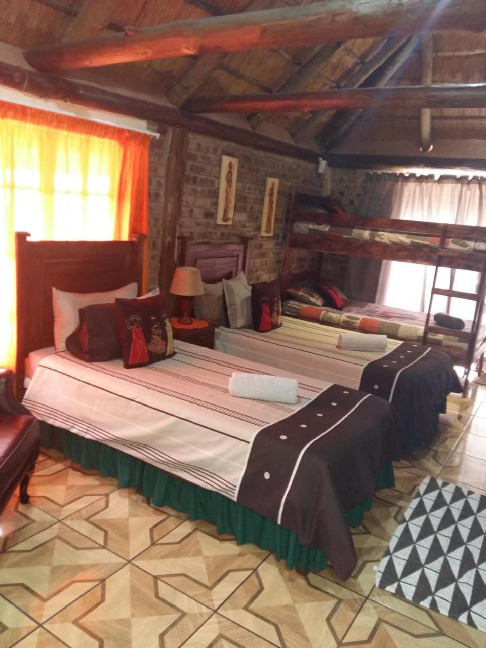 Pride Rock Accommodation Миделбург Екстериор снимка