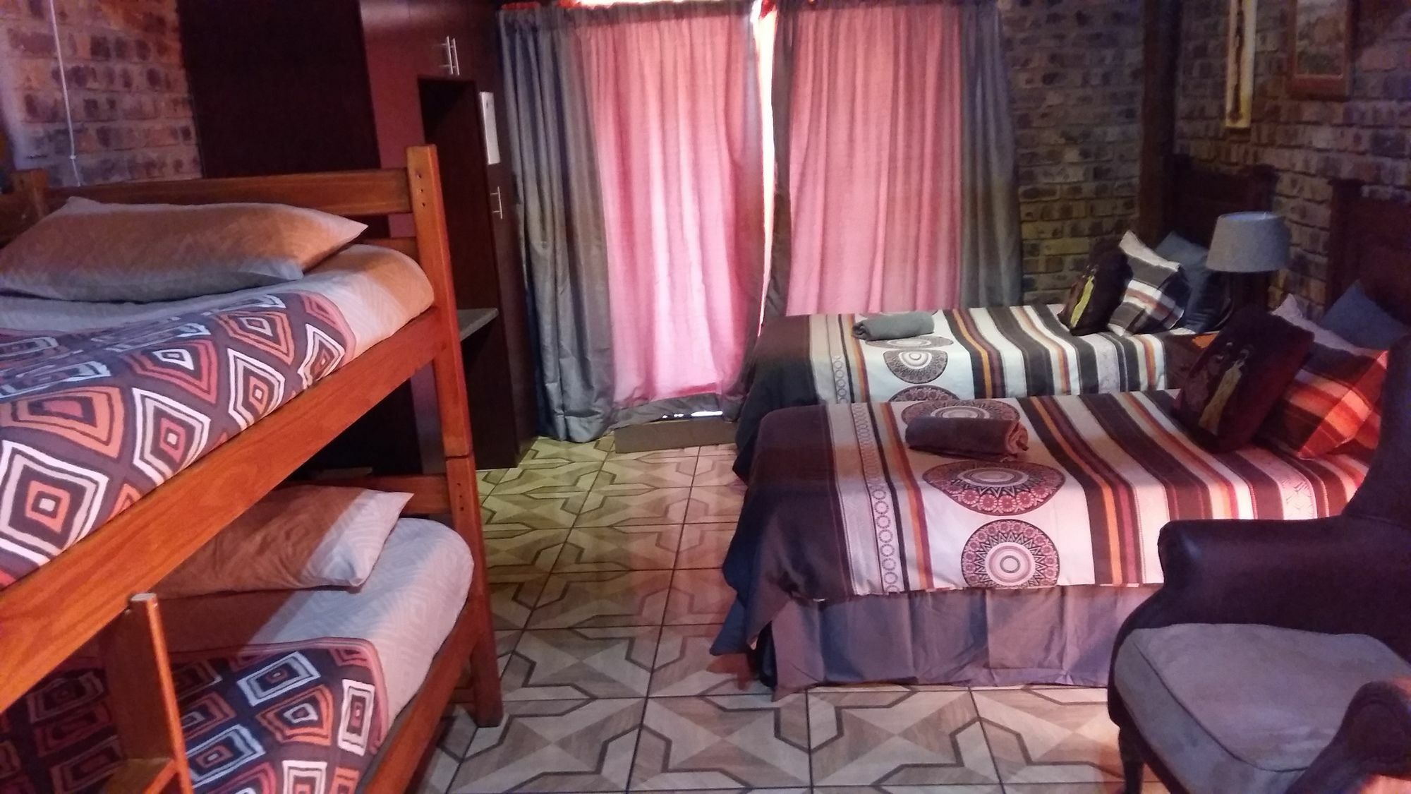 Pride Rock Accommodation Миделбург Екстериор снимка